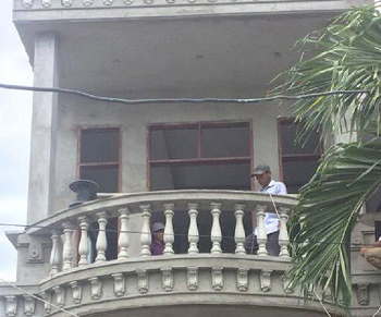 Thi công trang trí hoa văn, chỉ trần khung tranh Nhà Anh Đông